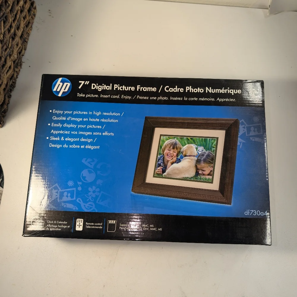 HP DF730,A4 Digital Picture Frame Complete 7” New!